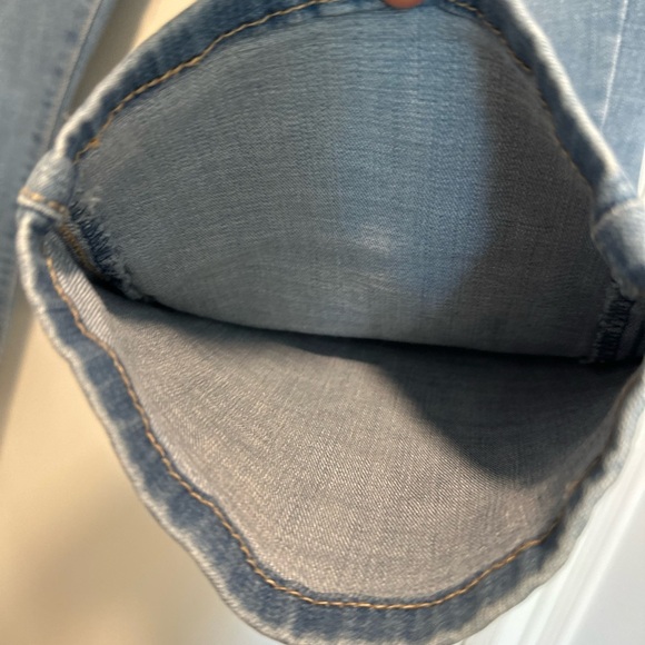 Lee Women’s Sz: 34 311 Shaping Skinny Capri. Medium Wash. Stretchy. 5 Pockets. - Picture 9 of 11